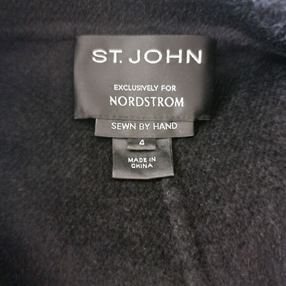 St. John Rare Hand Sewn Mixed Media Double Breasted Blazer. Size 4. - Picture 9 of 10